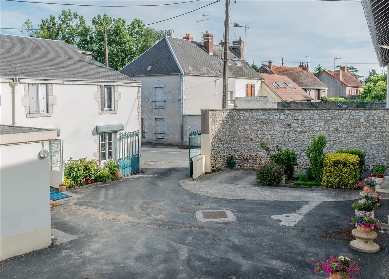 Auberge Le Cygne De La Croix Blanche Lailly-en-Val Exterior foto